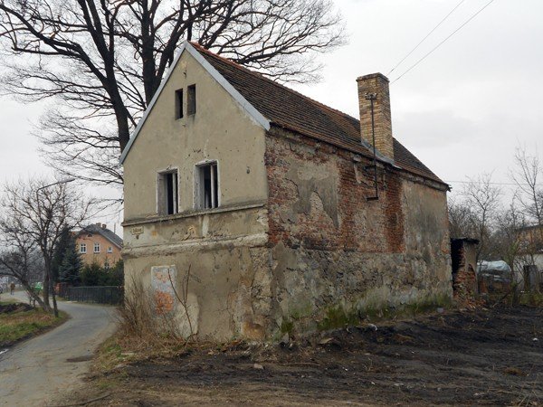 ruiny-stoja-strasza-moga-sie-zawalic-39555