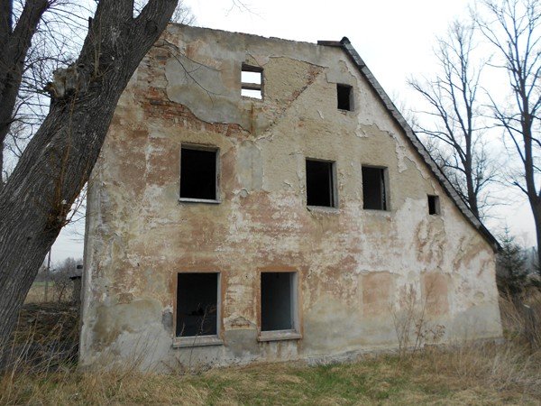 ruiny-stoja-strasza-moga-sie-zawalic-39555