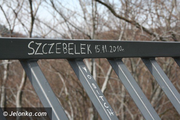 wieza-widokowa-na-wzgorzu-krzywoustego-dwa-lata-po-remoncie-juz-zdemolowana-39608