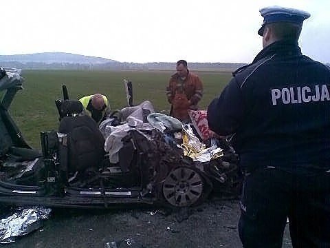 tragiczny-wypadek-za-miejscowoscia-osiek-zginey-jeleniogorzanki-39619
