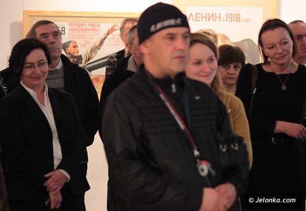 swiat-sie-smieje-lenin-w-1918-roku-i-inne-rosyjskie-plakaty-w-bwa-i-muzeum-karkonoskim-39641