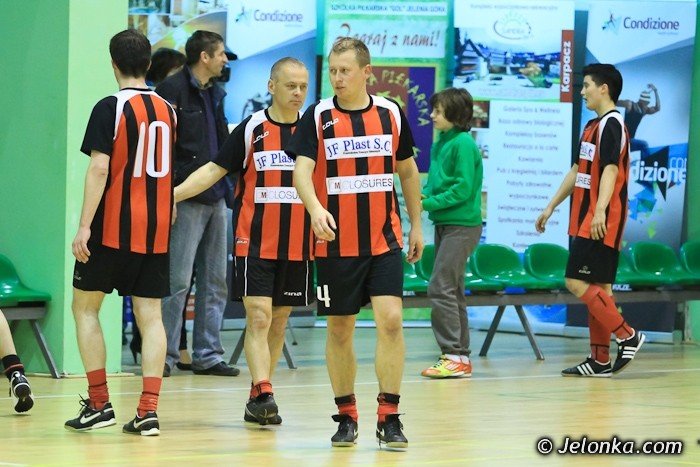 dolfamex-i-kempf-kowary-w-wielkim-finale-jeleniogorskiej-ligi-biznesu-foto-39658