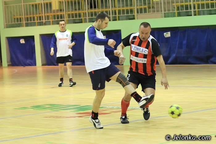 dolfamex-i-kempf-kowary-w-wielkim-finale-jeleniogorskiej-ligi-biznesu-foto-39658