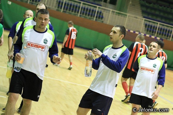 dolfamex-i-kempf-kowary-w-wielkim-finale-jeleniogorskiej-ligi-biznesu-foto-39658