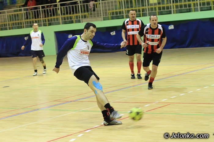 dolfamex-i-kempf-kowary-w-wielkim-finale-jeleniogorskiej-ligi-biznesu-foto-39658
