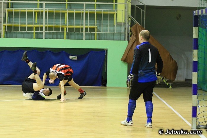 dolfamex-i-kempf-kowary-w-wielkim-finale-jeleniogorskiej-ligi-biznesu-foto-39658