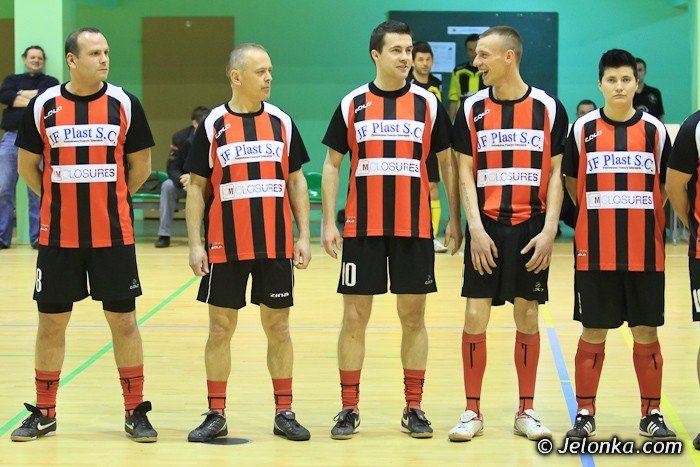 dolfamex-i-kempf-kowary-w-wielkim-finale-jeleniogorskiej-ligi-biznesu-foto-39658