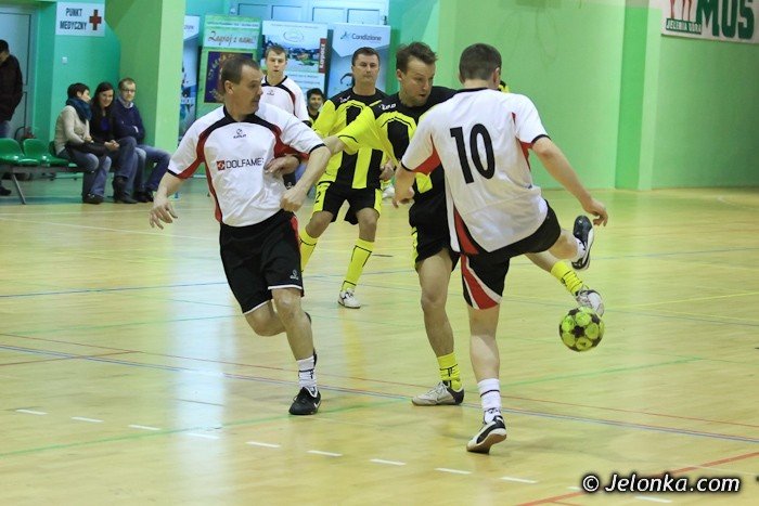 dolfamex-i-kempf-kowary-w-wielkim-finale-jeleniogorskiej-ligi-biznesu-foto-39658