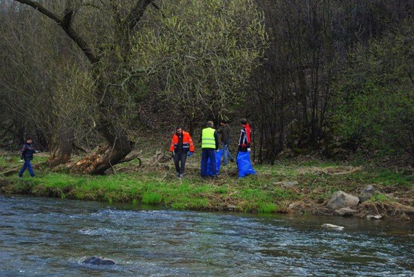 ratowali-rzeke-bobr-w-janowicach-wielkich-39659
