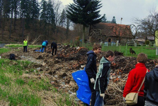 ratowali-rzeke-bobr-w-janowicach-wielkich-39659