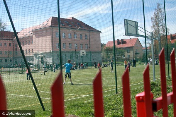 ogrodzenie-z-kolcami-w-dziesiatce-czy-bezpieczne-39823