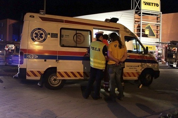 autobus-wbi-sie-w-cieplickie-netto-z-powodu-zasabniecia-kierowcy-39863
