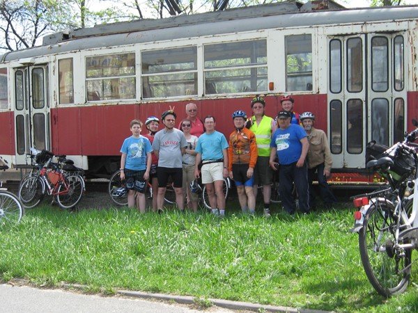 cyklisci-na-szlaku-jeleniogorskich-tramwajow-39889