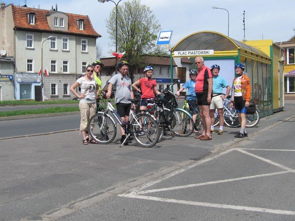 cyklisci-na-szlaku-jeleniogorskich-tramwajow-39889