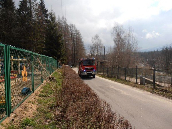 strazacy-ratowali-dzieci-z-pomieni-na-szczescie-to-tylko-cwiczenia-39903