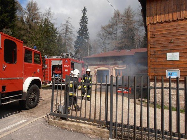 strazacy-ratowali-dzieci-z-pomieni-na-szczescie-to-tylko-cwiczenia-39903