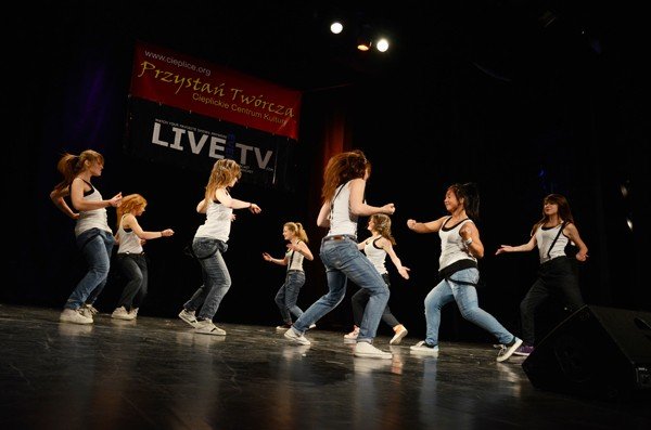 kuter-artystyczny-na-gebokich-wodach-modzi-walcza-ostro-40066