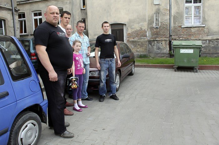 przez-parking-pod-oknami-zycie-zmienio-sie-w-pieko-40070