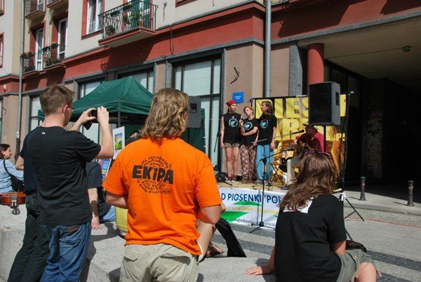 z-regionalna-piosenka-na-wrocawskim-rynku-40131