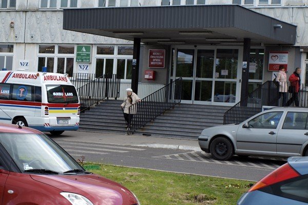 niepenosprawni-pacjenci-czekaja-na-uchwyty-i-siedziska-w-azienkach-40237
