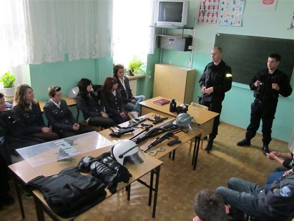 uczniowie-klas-policyjnych-chwala-zajecia-40293