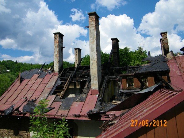 podpalenie-budynku-w-szklarskiej-porebie-40338
