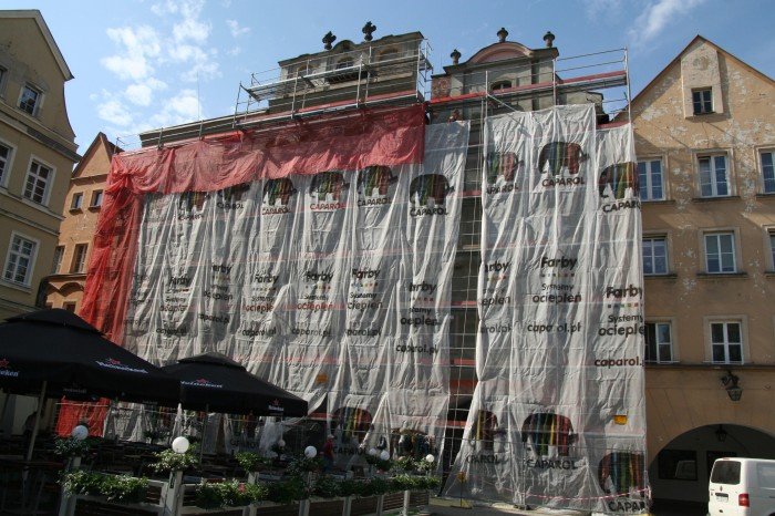 kamienice-na-placu-ratuszowym-odzyskuja-blask-40374