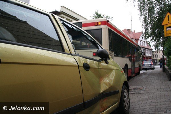zderzenie-osobowki-z-autobusem-mzk-40418