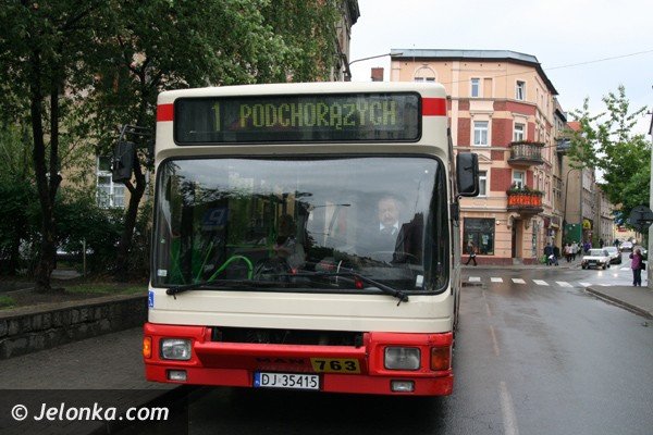 zderzenie-osobowki-z-autobusem-mzk-40418