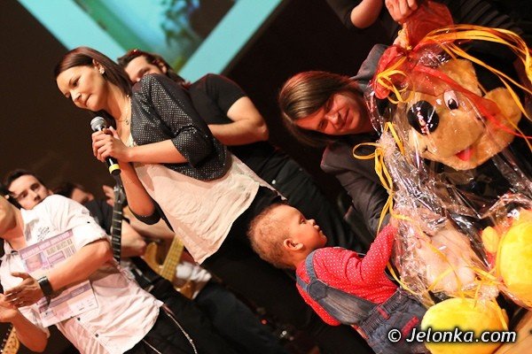 modzi-artysci-grali-i-spiewali-dla-julki-40434