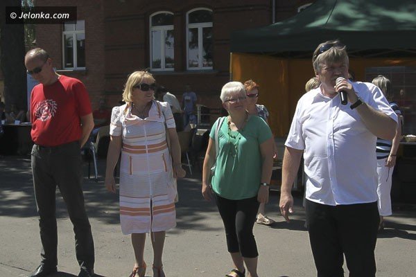 byli-razem-na-dziedzincu-mops-po-festynie-dla-dzieci-mam-i-tatusiow-foto-40653