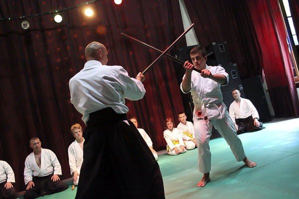 parzyli-herbate-i-walczyli-wrecz-po-spotkaniu-z-kultura-japonii-foto-40761