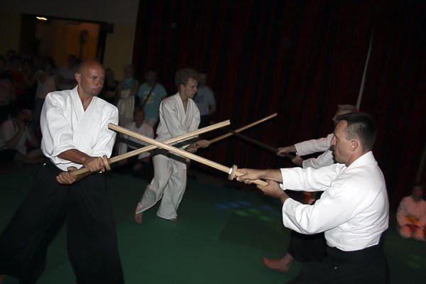 parzyli-herbate-i-walczyli-wrecz-po-spotkaniu-z-kultura-japonii-foto-40761