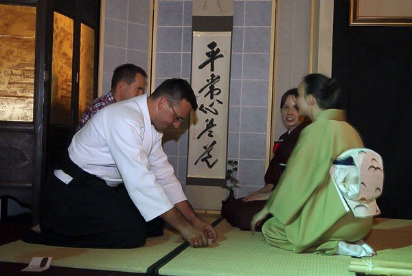 parzyli-herbate-i-walczyli-wrecz-po-spotkaniu-z-kultura-japonii-foto-40761