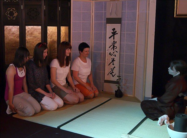 parzyli-herbate-i-walczyli-wrecz-po-spotkaniu-z-kultura-japonii-foto-40761