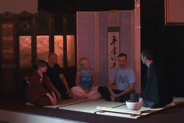 parzyli-herbate-i-walczyli-wrecz-po-spotkaniu-z-kultura-japonii-foto-40761