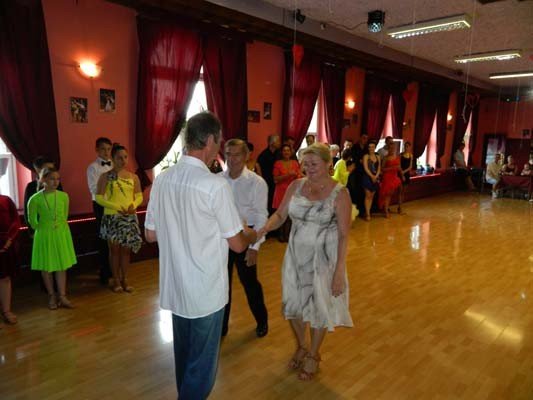 przedwakacyjny-pokaz-taneczny-w-szkole-beaty-i-tomasza-tabor-foto-40808