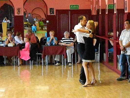 przedwakacyjny-pokaz-taneczny-w-szkole-beaty-i-tomasza-tabor-foto-40808