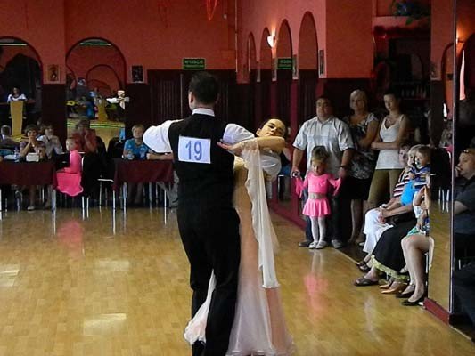przedwakacyjny-pokaz-taneczny-w-szkole-beaty-i-tomasza-tabor-foto-40808