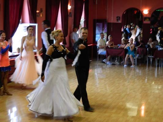 przedwakacyjny-pokaz-taneczny-w-szkole-beaty-i-tomasza-tabor-foto-40808