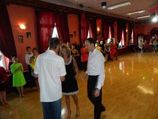 przedwakacyjny-pokaz-taneczny-w-szkole-beaty-i-tomasza-tabor-foto-40808