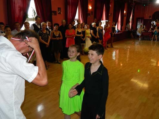 przedwakacyjny-pokaz-taneczny-w-szkole-beaty-i-tomasza-tabor-foto-40808