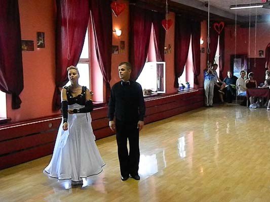 przedwakacyjny-pokaz-taneczny-w-szkole-beaty-i-tomasza-tabor-foto-40808