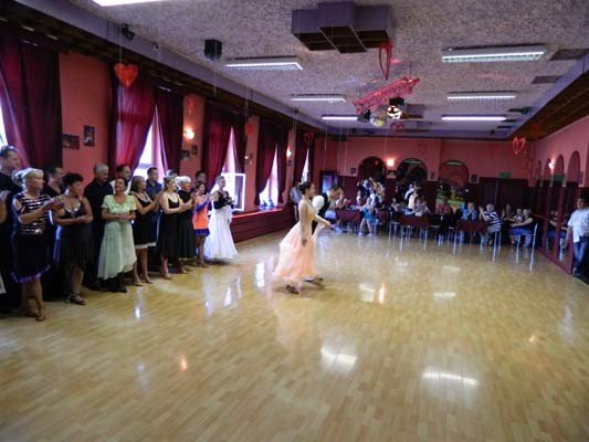 przedwakacyjny-pokaz-taneczny-w-szkole-beaty-i-tomasza-tabor-foto-40808