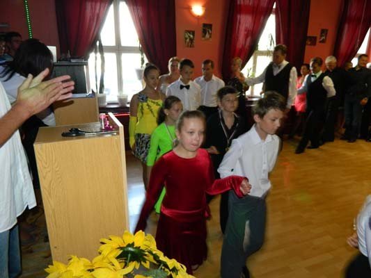 przedwakacyjny-pokaz-taneczny-w-szkole-beaty-i-tomasza-tabor-foto-40808