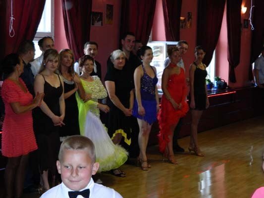 przedwakacyjny-pokaz-taneczny-w-szkole-beaty-i-tomasza-tabor-foto-40808