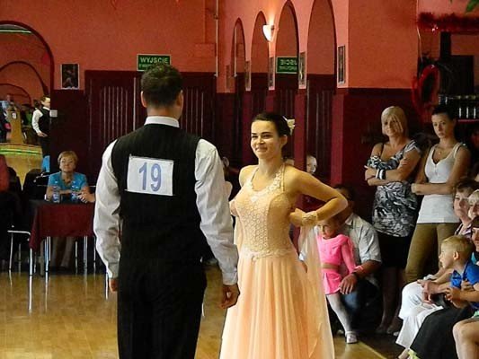 przedwakacyjny-pokaz-taneczny-w-szkole-beaty-i-tomasza-tabor-foto-40808