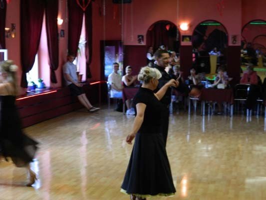 przedwakacyjny-pokaz-taneczny-w-szkole-beaty-i-tomasza-tabor-foto-40808