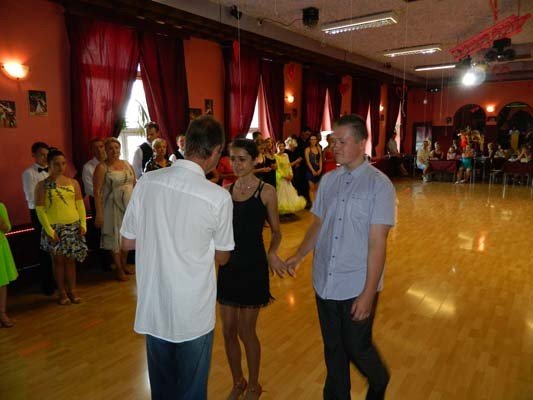 przedwakacyjny-pokaz-taneczny-w-szkole-beaty-i-tomasza-tabor-foto-40808