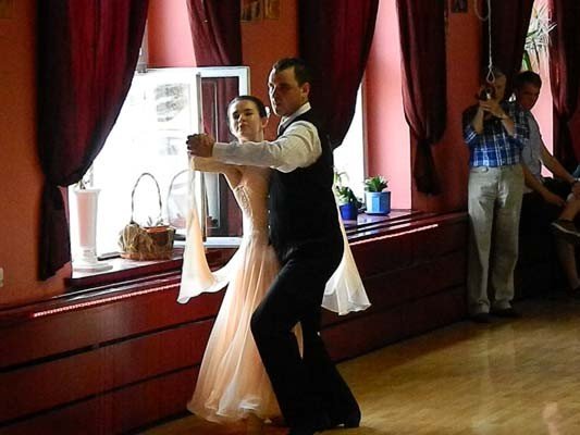 przedwakacyjny-pokaz-taneczny-w-szkole-beaty-i-tomasza-tabor-foto-40808
